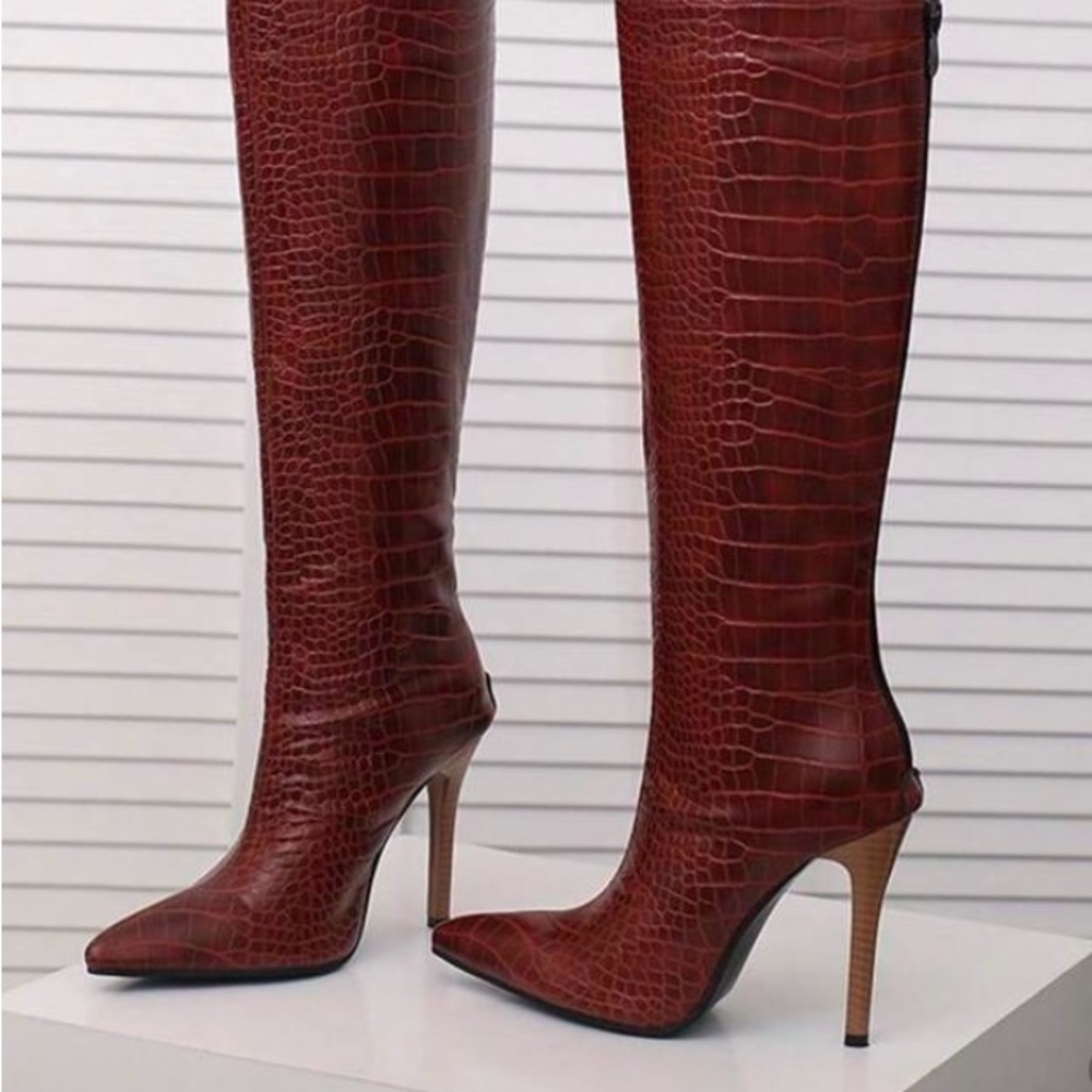 Elegant Brown Croc-Embossed Knee-High Boots - Picture 12 of 13